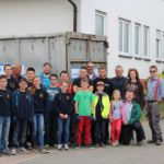 Gruppenfoto Altpapiersammlung 2015 - Die Helfer stehen für ein Foto bereit