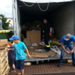 Handarbeit ist wichtig Altpapiersammlung 2016 - Container für Container wird gefüllt