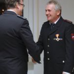 Ehrung durch den Unterkreisführer Oliver Kohlhepp (links) für 40 aktive Dienstjahre mit dem Feuerwehr-Ehrenzeichen in Gold Ehrung durch den Unterkreisführer Oliver Kohlhepp (links) für 40 aktive Dienstjahre mit dem Feuerwehr-Ehrenzeichen in Gold