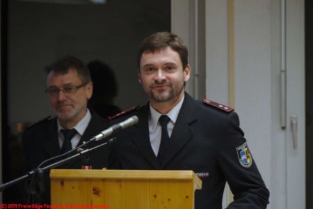 Ehrungsrede durch den stv. Kreisbrandmeister S. Schädel für die Verleihung des Ehrenkreuzes in Silber an Kommandant Bruno Dentz Ehrungsrede durch den stv. Kreisbrandmeister S. Schädel für die Verleihung des Ehrenkreuzes in Silber an Kommandant Bruno Dentz