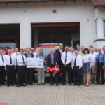 Viele strahlende Gesichter bei der Scheckübergabe durch den BGV offizielle Scheck-Übergabe der BGV an die Gemeinde Reichartshausen für die Abteilung Feuerwehr