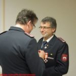 Verleihung der Ehrenmedaille in Gold durch den Kommandanten O. Kohlhepp an Bruno Dentz. Verleihung der Ehrenmedaille in Gold durch den Kommandanten O. Kohlhepp an Bruno Dentz.