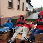 Pause! Altpapiersammlung 2016 - Kurze Verschnaufpause auf dem Anhänger