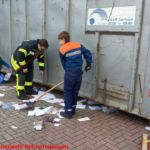 Aufräumen, was daneben fällt. Altpapiersammlung 2016 - Aufräumen auf dem Hof